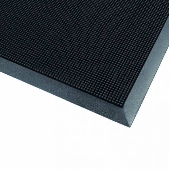 Zastitno gumeno oivicenje i kosi profil ivica na otiracu Rubber Brush protiv saplitanja