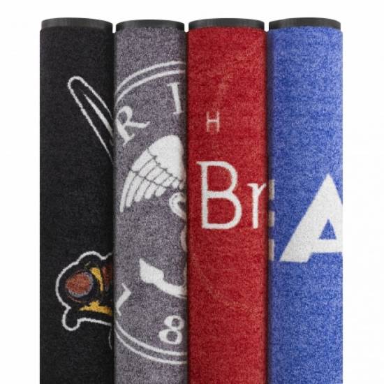 Asortiman gotovih urolanih perivih otiraca sa natpisom i logom Notrax Logo Washable