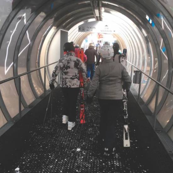 Situacioni prikaz ugradnje masivnog drenažnog otirača Master Flex 23mm u duboki podni kanal