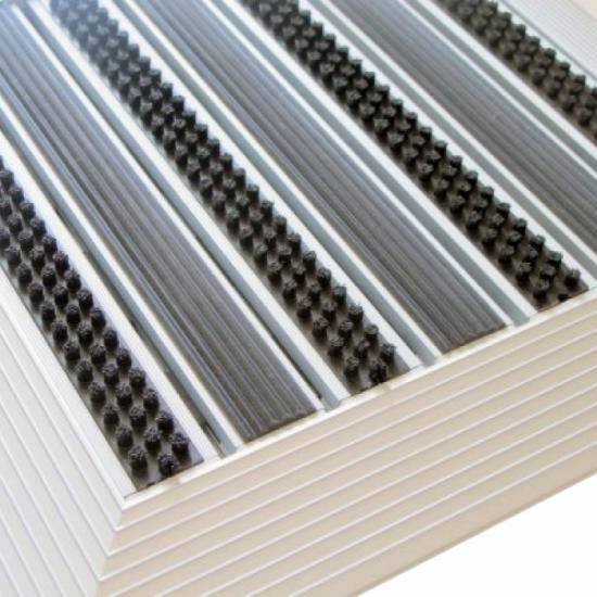 Nadgradni aluminijumski otirač 22mm sa kombinovanom ispunom guma i četka i kosim ramom