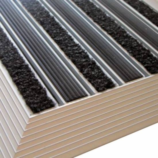 Nadgradni aluminijumski otirač 22mm sa kombinovanom ispunom guma i tekstil i kosim ramom
