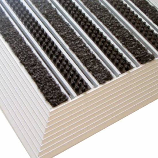 Nadgradni aluminijumski otirač 22mm sa kombinovanom ispunom četka i tekstil i kosim ramom