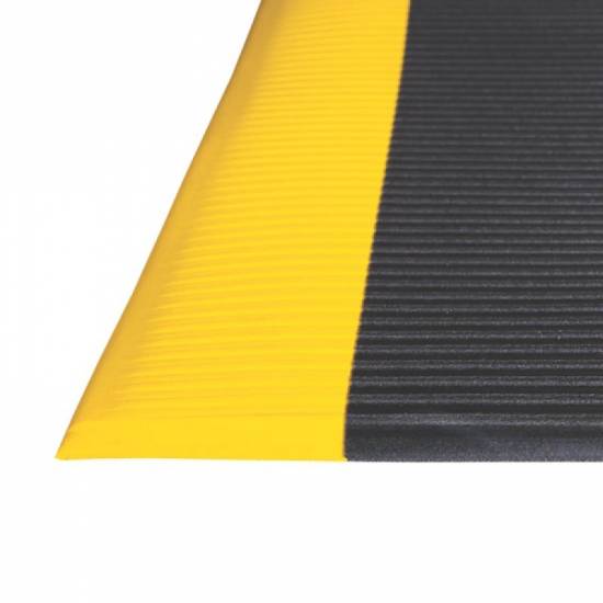 Krupni plan i detalj integrisanih kosih ivica debljine 12,7mm na crno zutoj podlozi