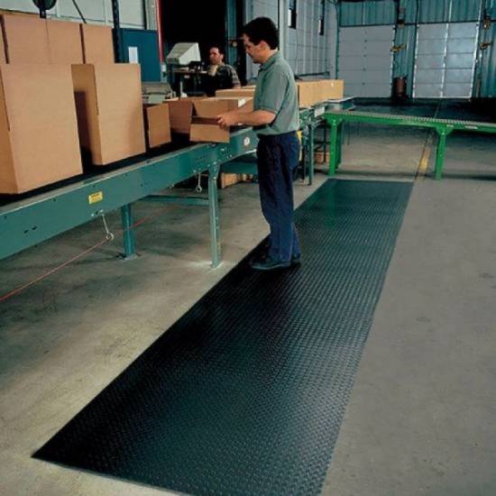 Realna primena crne dijamantske prostirke protiv umora na radnom mestu u industrijskom pogonu