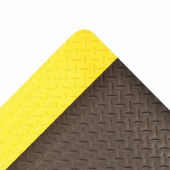 Ugaoni prikaz crno zute industrijske podloge visine 14mm sa dijamantskim reljefom