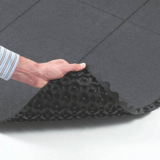 Donja povrsina i poledjina Cushion Ease Solid ploce sa perforacijama za skracivanje na 30cm