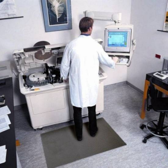 Primena sive antistatičke podloge Cushion Stat ESD 9.4mm u tehničkoj laboratoriji i EPA zaštićenoj zoni
