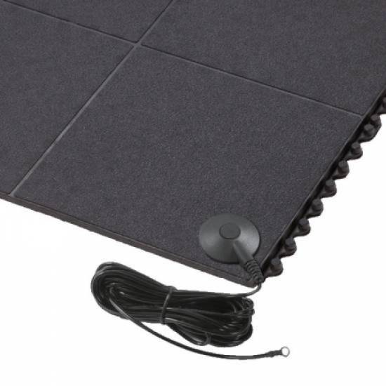 Detalj ugla antistatičke podloge Cushion Ease Solid ESD debljine 19mm sa povezanim kablom za uzemljenje