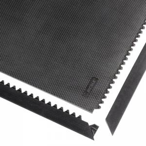 Detalj ugla modularne Slabmat podloge debljine 13mm sa odvojenim žutim bezbednosnim ivicama