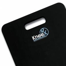 Krupan plan gornjeg ugla prenosive podloge za kolena KneeRx Heavy Duty sa integrisanom ergonomskom ručkom za nošenje