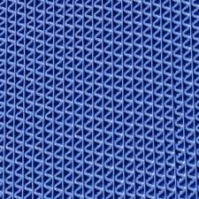 Prikaz isečenog dela rolne plave drenažne podloge Gripwalker debljine 5.5mm