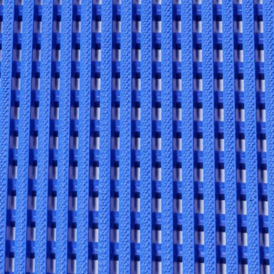 Bliski makro prikaz (zoom) plave rešetkaste površine teške podloge Akwadek za maksimalni kapacitet drenaže