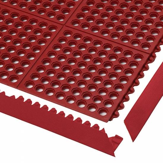 Prikaz dela profesionalne gumene podloge Cushion Ease Red debljine 19mm sa odvojenim bezbednosnim ivicama spremnim za montažu.