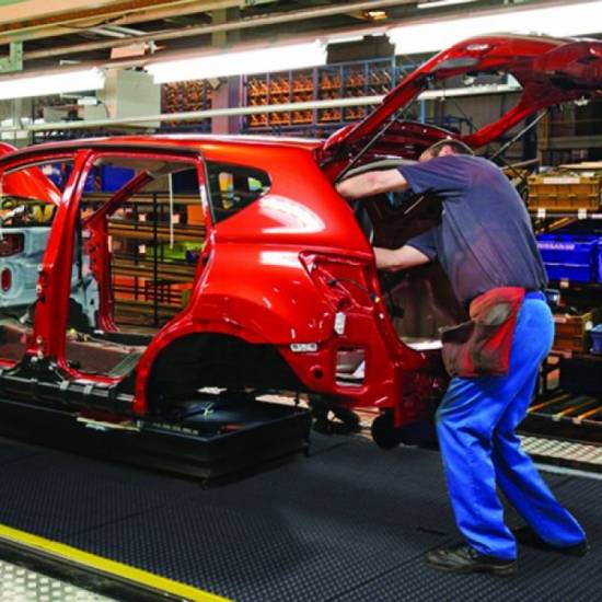 Profesionalni ergonomska puzzle podloga debljine 13mm na montaznoj liniji u auto industriji