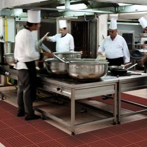 Cushione Ease Red - ergonomsko bezbednosna modularna podloga