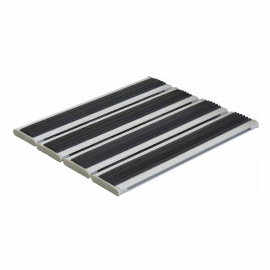 Ugradni aluminijumski otirač model sa gumenim lamelicama Ugradni aluminijumski otirač sa gumenim lamelicama