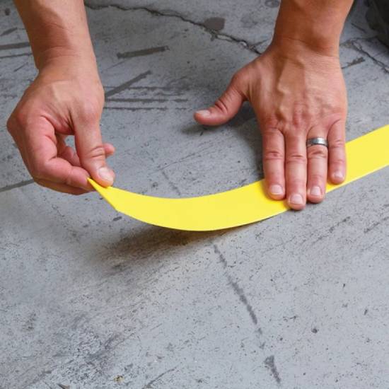 Traka za obeležavanje pod, u obliku linije, jednobojna, žuta boja